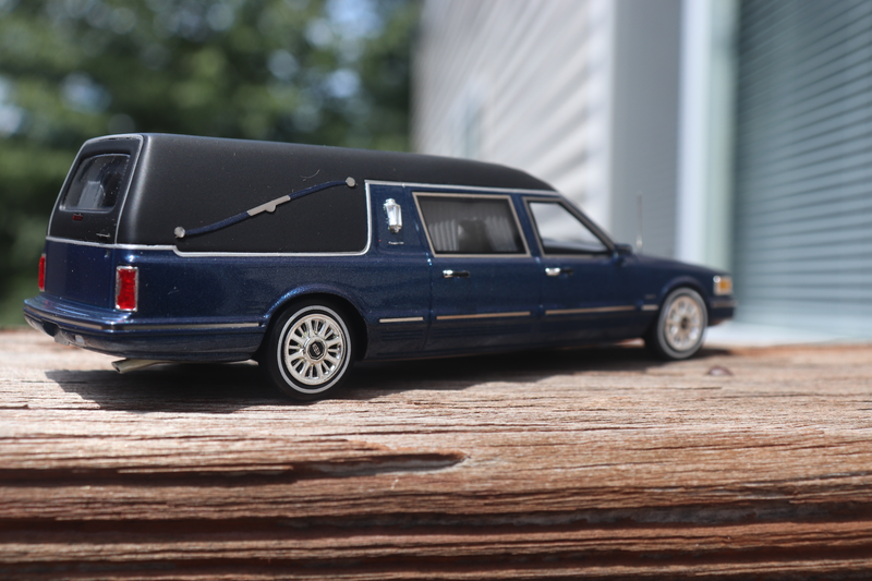 Illustration for article titled 1/43 Lincoln Town Car Landau Hearse